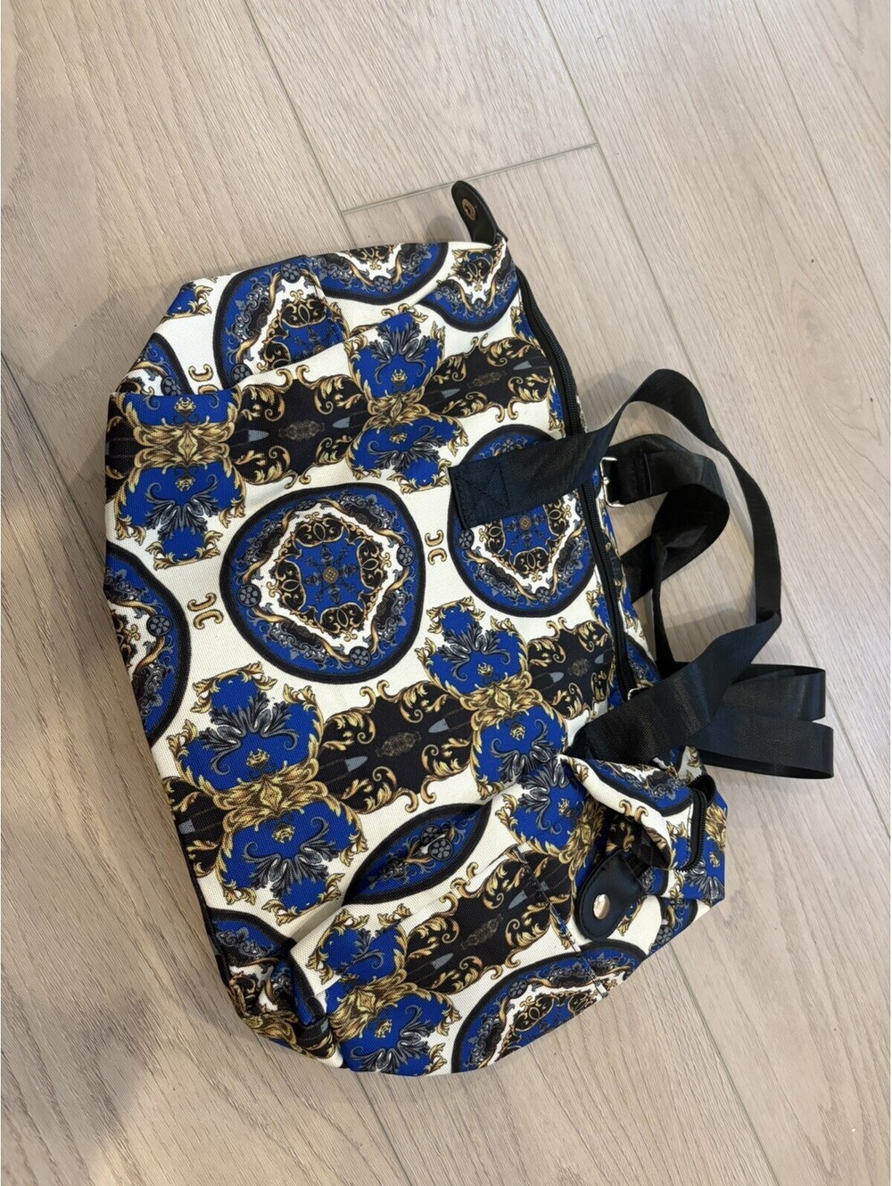 NWOT Alice + Olivia All Over Print Duffle Bag Shoulder Strap Travel